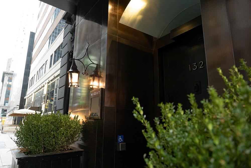 Night Hotel By Sb At Times Square New York Bagian luar foto